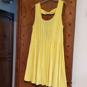 Yellow dress with bows